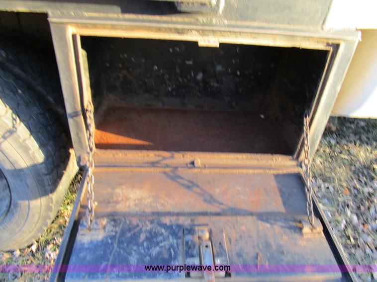 image for item D2244 2008 Ford F550 Super Duty XL flatbed truck