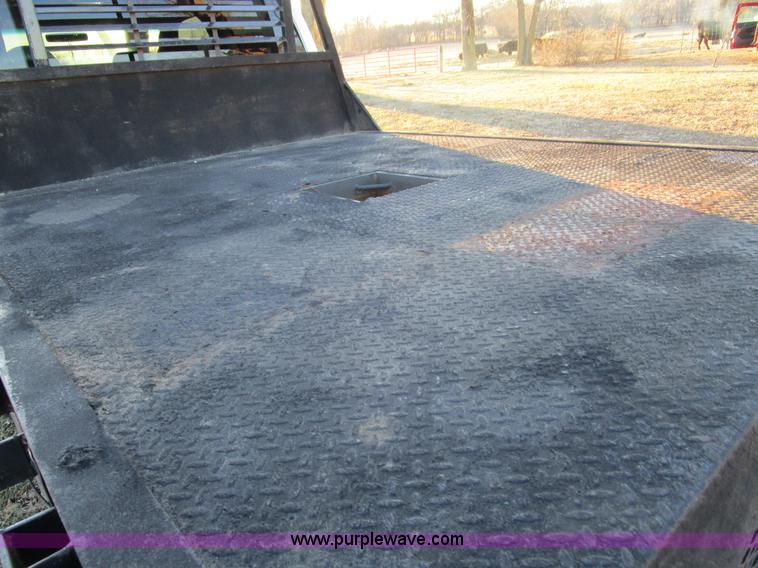 image for item D2244 2008 Ford F550 Super Duty XL flatbed truck