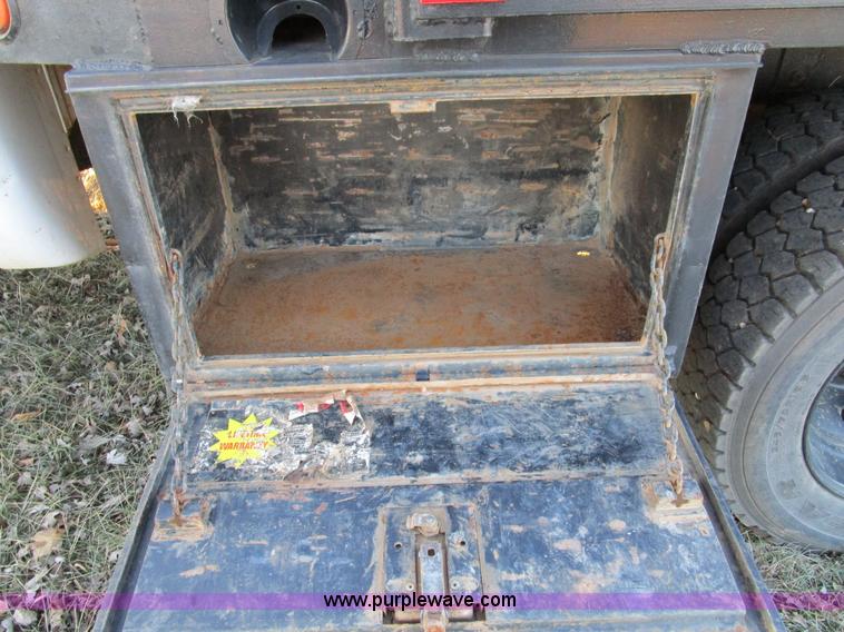 image for item D2244 2008 Ford F550 Super Duty XL flatbed truck