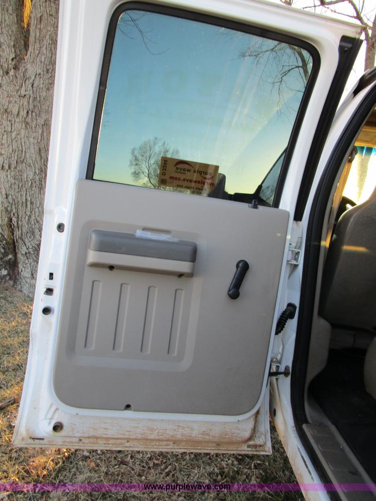 image for item D2244 2008 Ford F550 Super Duty XL flatbed truck