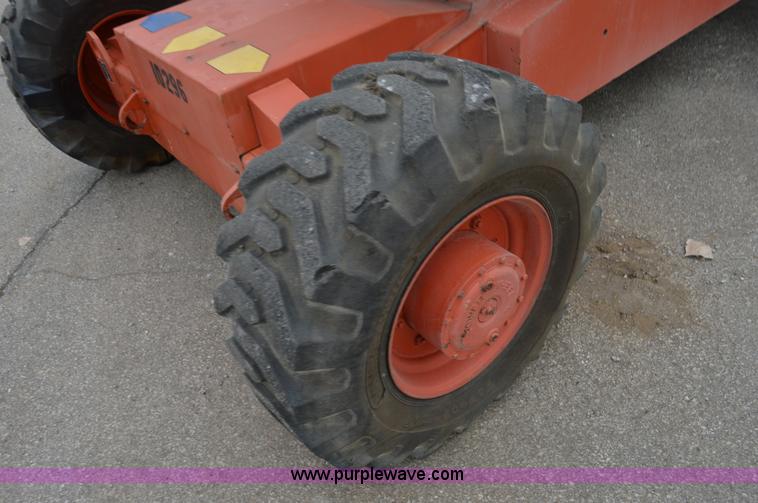 image for item F8915 2001 Snorkel TB66J boom lift