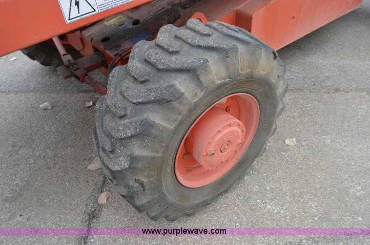 image for item F8915 2001 Snorkel TB66J boom lift