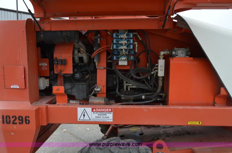 image for item F8915 2001 Snorkel TB66J boom lift