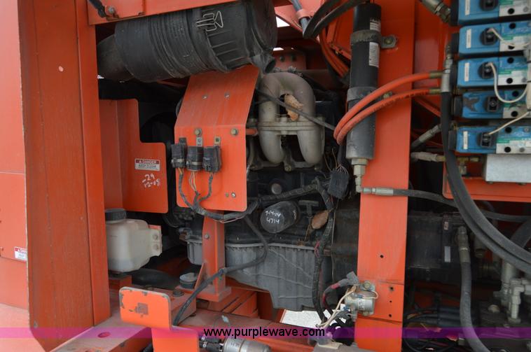 image for item F8915 2001 Snorkel TB66J boom lift