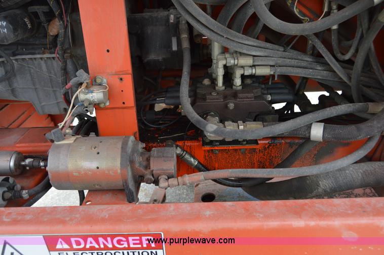 image for item F8915 2001 Snorkel TB66J boom lift