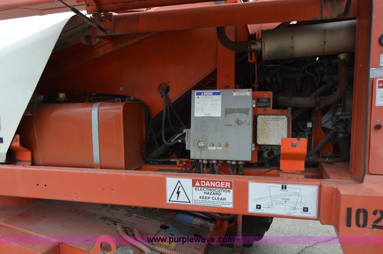 image for item F8915 2001 Snorkel TB66J boom lift