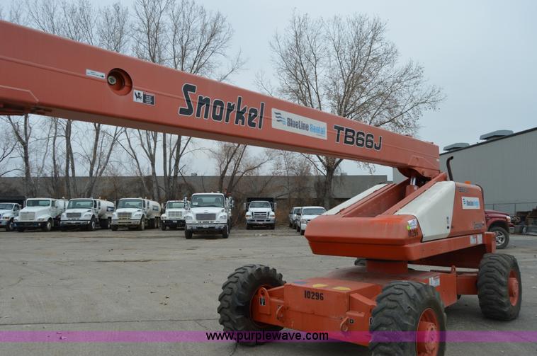 image for item F8915 2001 Snorkel TB66J boom lift