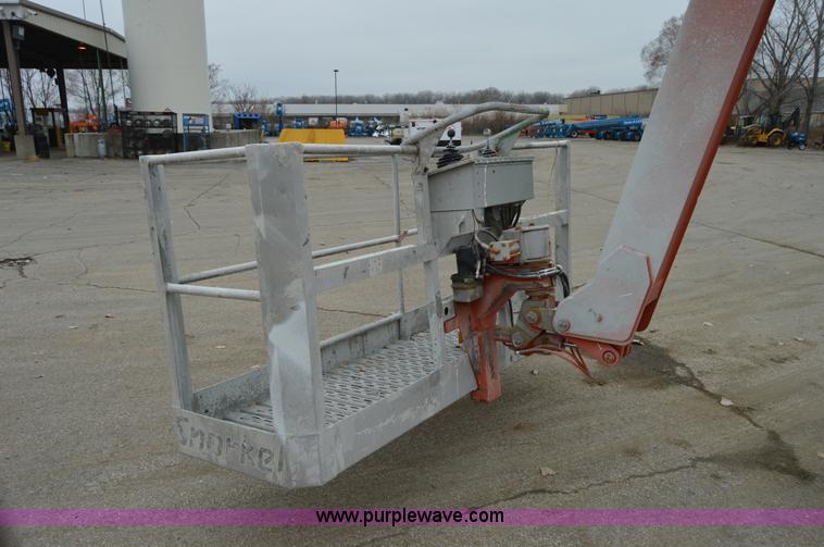 image for item F8915 2001 Snorkel TB66J boom lift