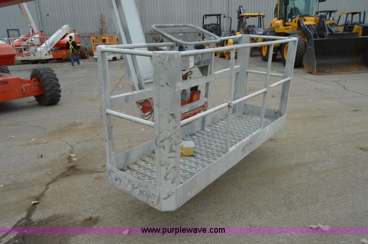 image for item F8915 2001 Snorkel TB66J boom lift
