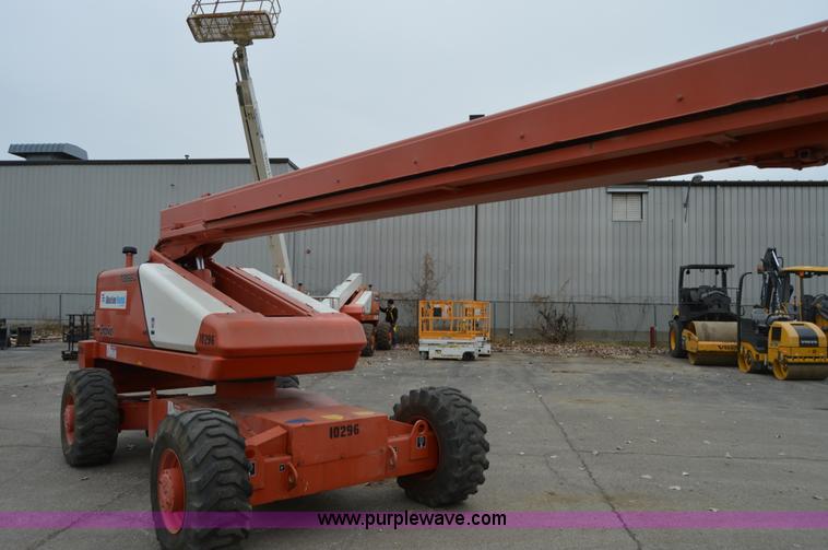 image for item F8915 2001 Snorkel TB66J boom lift
