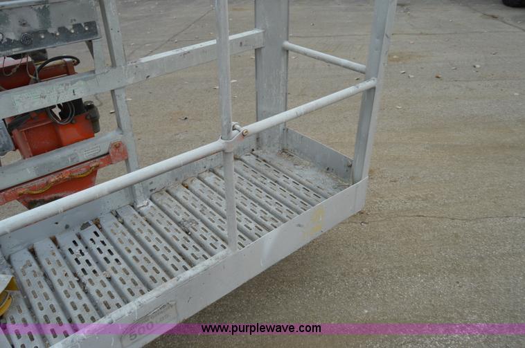 image for item F8915 2001 Snorkel TB66J boom lift