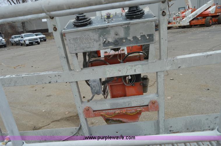 image for item F8915 2001 Snorkel TB66J boom lift