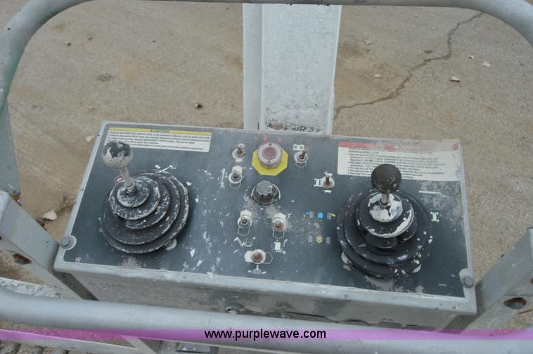 image for item F8915 2001 Snorkel TB66J boom lift