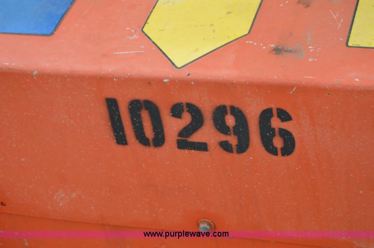 image for item F8915 2001 Snorkel TB66J boom lift