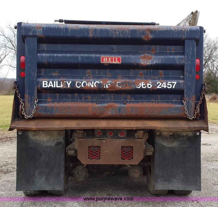 image for item F8927 1996 International 8200 dump truck