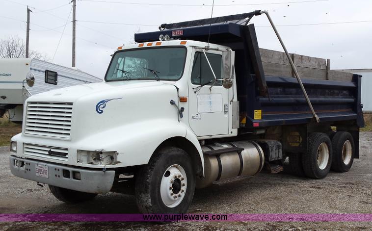 image for item F8927 1996 International 8200 dump truck