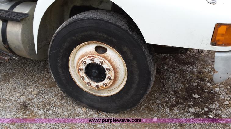 image for item F8927 1996 International 8200 dump truck