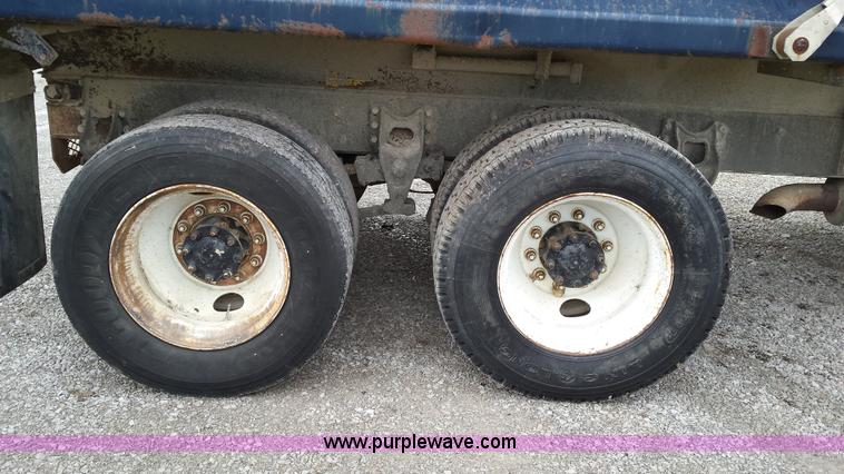 image for item F8927 1996 International 8200 dump truck