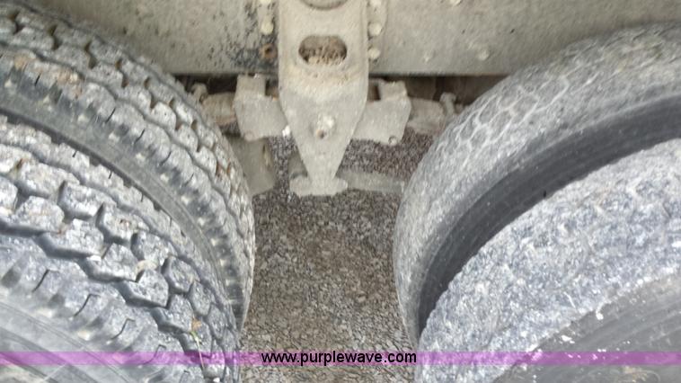 image for item F8927 1996 International 8200 dump truck