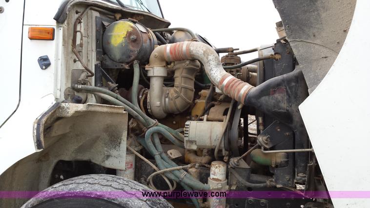 image for item F8927 1996 International 8200 dump truck