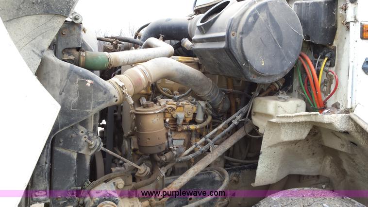 image for item F8927 1996 International 8200 dump truck