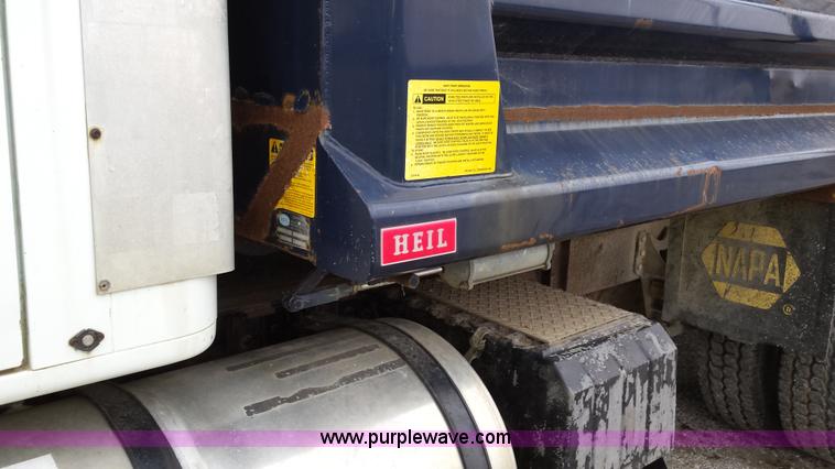 image for item F8927 1996 International 8200 dump truck