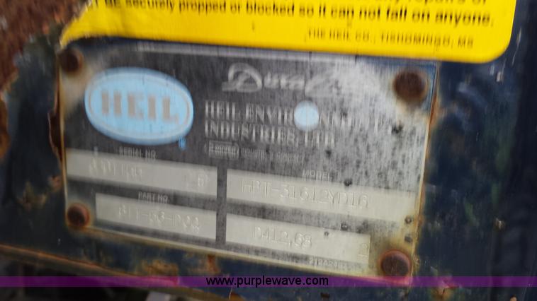 image for item F8927 1996 International 8200 dump truck