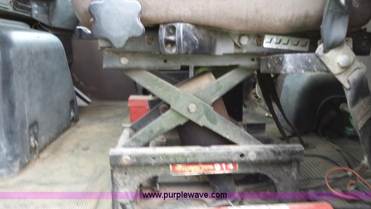 image for item F8927 1996 International 8200 dump truck