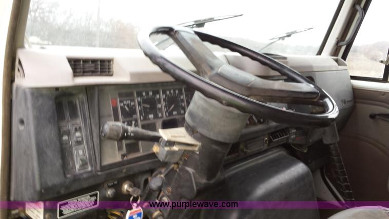 image for item F8927 1996 International 8200 dump truck