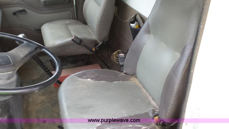 image for item F8927 1996 International 8200 dump truck