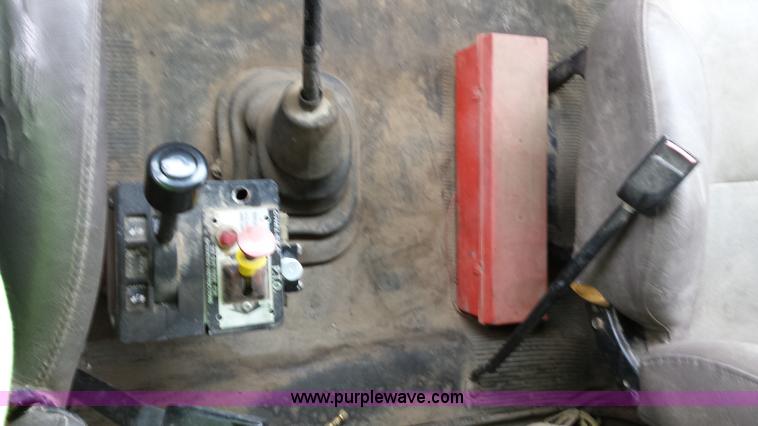 image for item F8927 1996 International 8200 dump truck