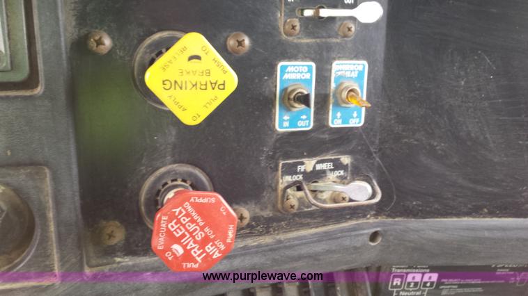 image for item F8927 1996 International 8200 dump truck