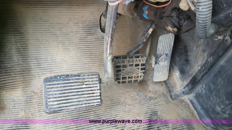 image for item F8927 1996 International 8200 dump truck