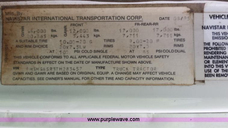 image for item F8927 1996 International 8200 dump truck