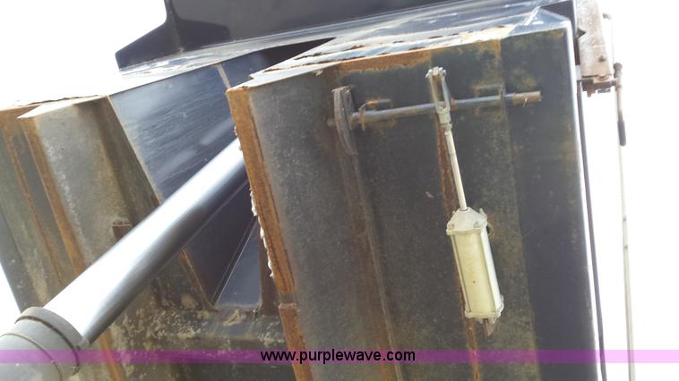 image for item F8927 1996 International 8200 dump truck