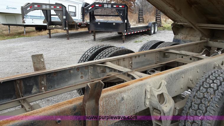 image for item F8927 1996 International 8200 dump truck