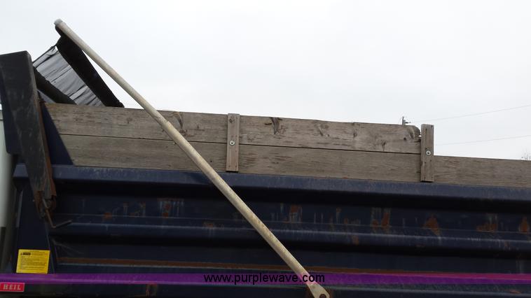 image for item F8927 1996 International 8200 dump truck