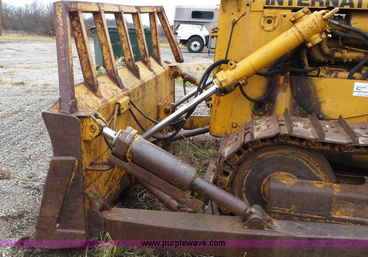 image for item F8928 1971 International TD15B-PS dozer
