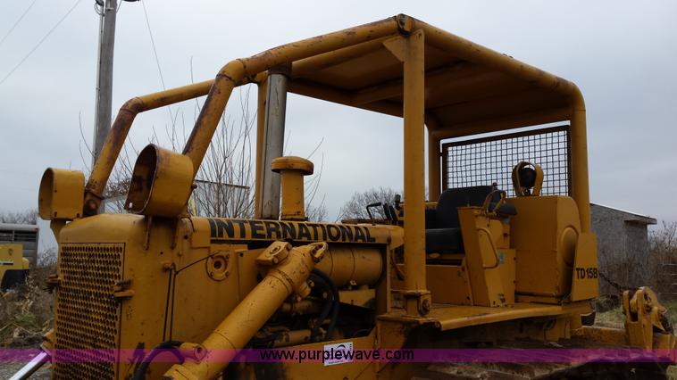 image for item F8928 1971 International TD15B-PS dozer
