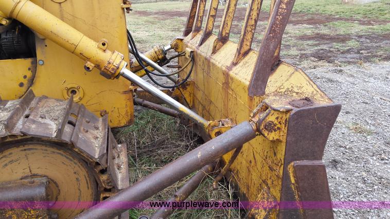 image for item F8928 1971 International TD15B-PS dozer