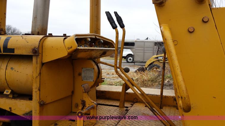 image for item F8928 1971 International TD15B-PS dozer