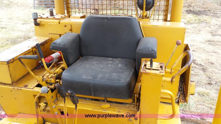 image for item F8928 1971 International TD15B-PS dozer