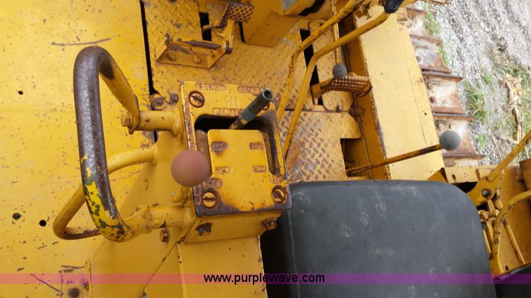 image for item F8928 1971 International TD15B-PS dozer