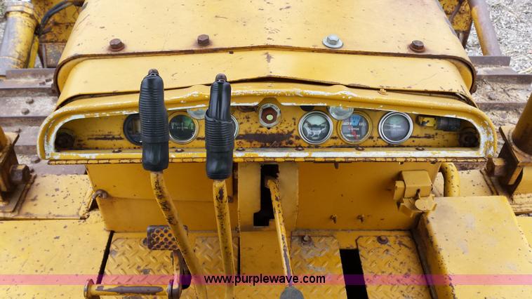image for item F8928 1971 International TD15B-PS dozer