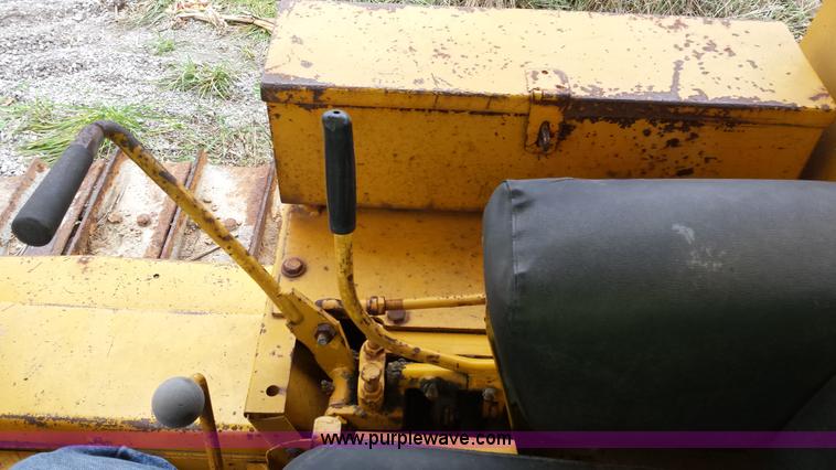 image for item F8928 1971 International TD15B-PS dozer
