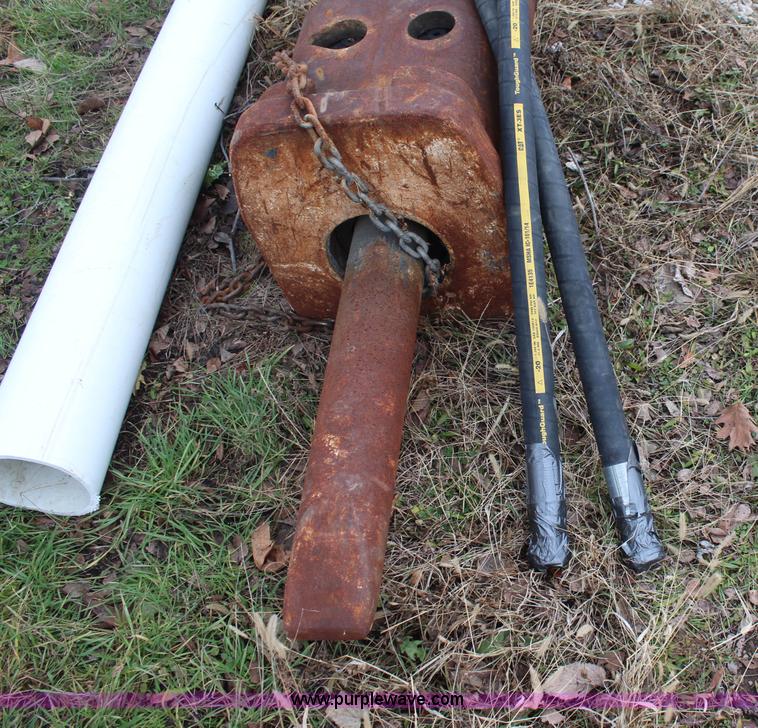 image for item G5231 Caterpillar H120 hydraulic breaker