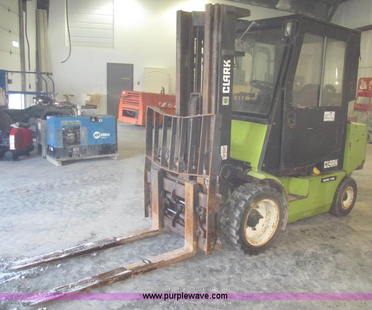 image for item G9839 1998 Clark CGP30 Gensis Type D forklift