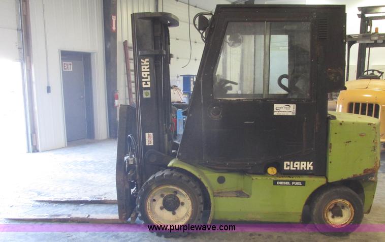 image for item G9839 1998 Clark CGP30 Gensis Type D forklift