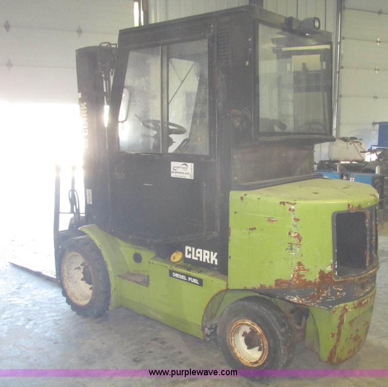 image for item G9839 1998 Clark CGP30 Gensis Type D forklift