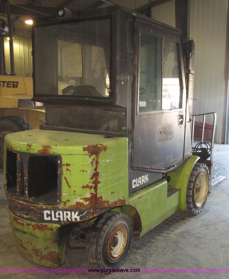 image for item G9839 1998 Clark CGP30 Gensis Type D forklift